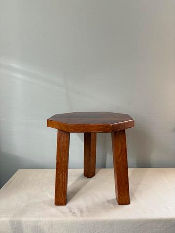Vintage glossy eiken tripod hexagonale houten japandi krukje beschikbaar voor biedingen