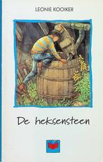 De heksensteen - Leonie Kooiker #RW, Ophalen of Verzenden, Zo goed als nieuw