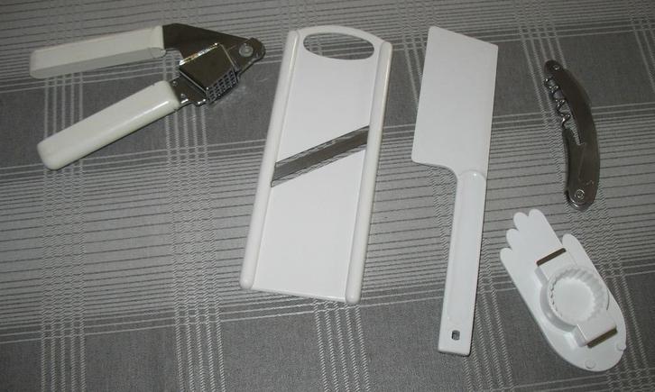 Flesopener, kurkentrekker, knoflookpers, rasp en schraper, Huis en Inrichting, Keuken | Keukenbenodigdheden, Gebruikt, Ophalen of Verzenden