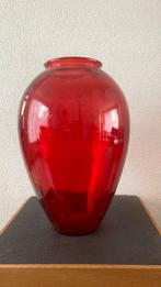 Glazen rode vaas 43 cm. hoog, Ophalen