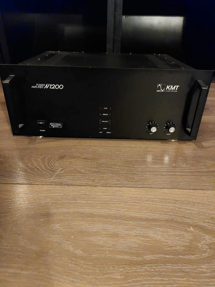 KMT. N1200 amp, Muziek en Instrumenten, Versterkers | Keyboard, Monitor en PA, Zo goed als nieuw, 1000 watt of meer, Ophalen