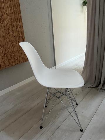 Vitra eames design stoel beschikbaar voor biedingen