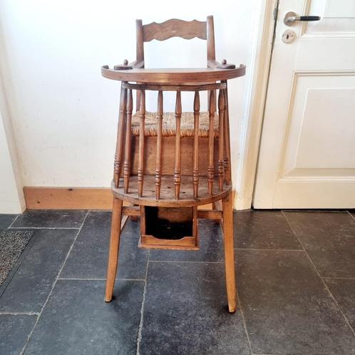 Antieke kinderstoel, Kinderen en Baby's, Kinderstoelen, Gebruikt, Overige typen, Aanschuifbaar, Afneembaar eetblad, Stoelverkleiner