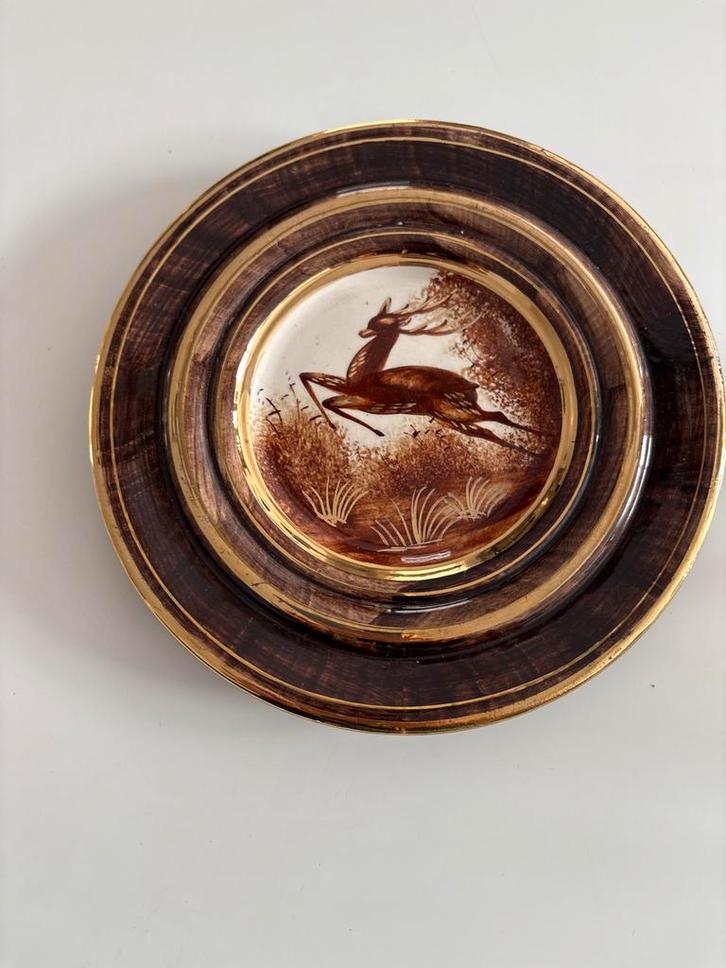 Antiek Hubert Bequet bordje met Hertje, Belgisch Aardew, Antiek en Kunst, Antiek | Schalen, Ophalen of Verzenden