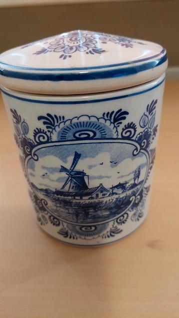 Delfts blauwe stroopwafelpot en 3 bierpullen beschikbaar voor biedingen