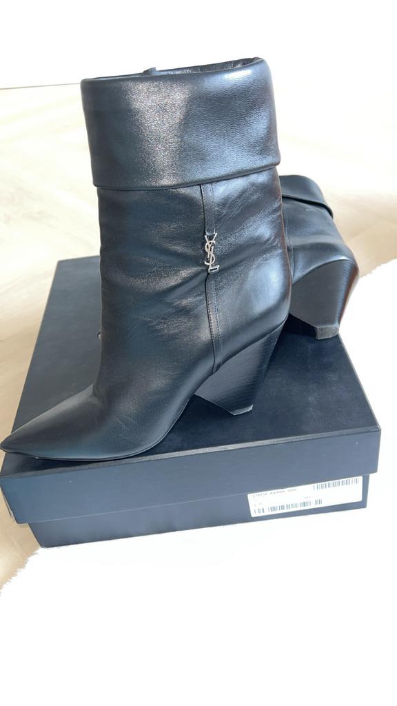 Saint Laurent Laarzen - Stijlvol en Elegant, Ophalen of Verzenden, Zo goed als nieuw, Zwart, Lage of Enkellaarzen
