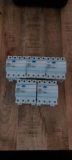 5 x hager aardlekschakelaar 40A 4p cds440g, Doe-het-zelf en Verbouw, Ophalen of Verzenden, Gebruikt, Schakelaar