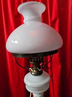 antieke glazen olielamp op stroom, Ophalen