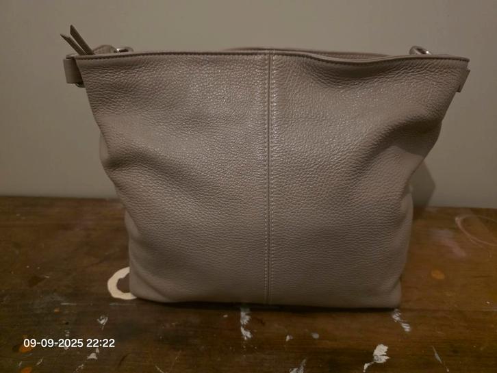 Taupekleurige leren handtas van het merk Chantal italia, Sieraden, Tassen en Uiterlijk, Tassen | Damestassen, Zo goed als nieuw