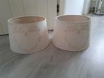 Set twee brocante creme lampenkappen, Huis en Inrichting, Lampen | Lampenkappen, Crème, Rond, Ophalen of Verzenden, Minder dan 25 cm