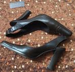 YSL 'Yves Saint Laurent' Lederen hoge hakken Maat 37.5 ZGAN, Kleding | Dames, Schoenen, Yves Saint Laurent, Bruin, Ophalen of Verzenden