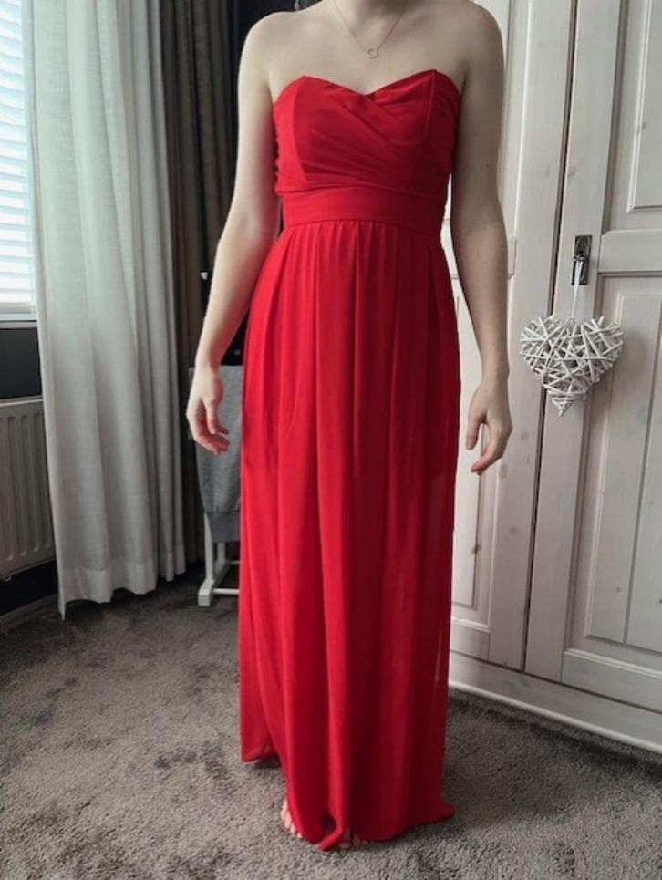 rode lange voile strapless jurk, Kleding | Dames, Gelegenheidskleding, Zo goed als nieuw, Galajurk, Maat 36 (S), Rood, Ophalen of Verzenden