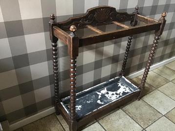 Oude houten Paraplu bak beschikbaar voor biedingen