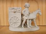 Keramiek beeldje, jongen met paard en bloemenwagen, Antiek en Kunst, Ophalen of Verzenden