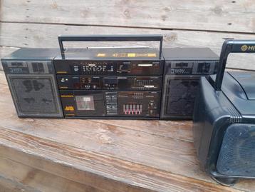 2 x zware coole grote vintage boombox,grundig &Hitachi  beschikbaar voor biedingen