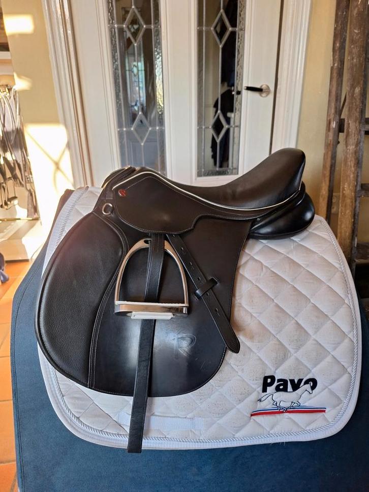 Diverse mooie springzadels, Dieren en Toebehoren, Paarden en Pony's | Zadels, Dressuur, Ophalen of Verzenden