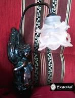 Wandlamp barok engel beeld brons met bloem / roos lamp kap