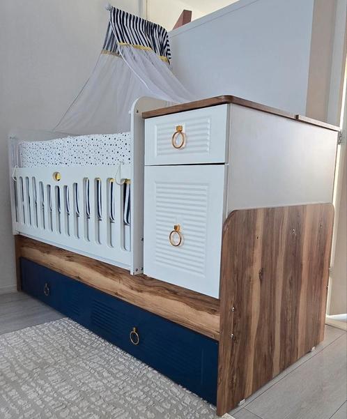 Multifunctioneel Babybed met Lade en Commode, Kinderen en Baby's, Kinderkamer | Bedden, Zo goed als nieuw, Minder dan 140 cm, Matras