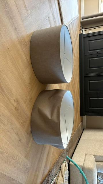 Twee kappen hanglamp taupe  beschikbaar voor biedingen