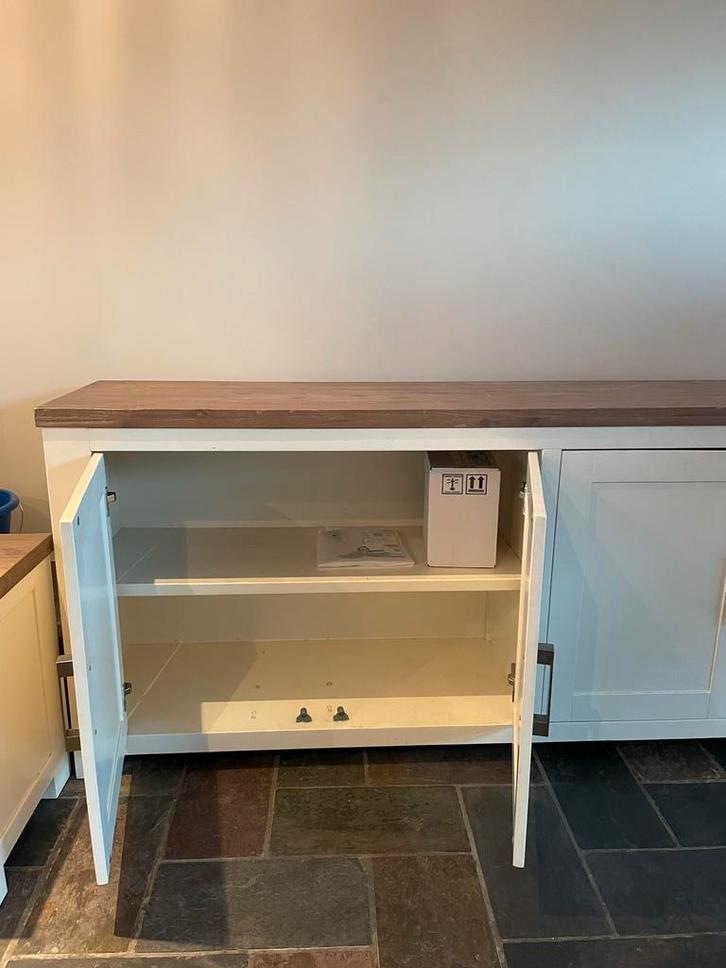 Dressoir Lizzano - Stijlvol en Praktisch!, Huis en Inrichting, Kasten | Buffetkasten, Zo goed als nieuw, Minder dan 100 cm, 200 cm of meer