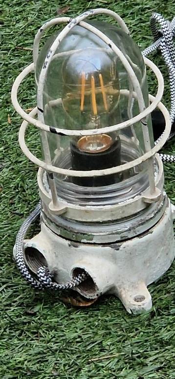 Mooie Industriële robuuste scheepslamp (brocante) beschikbaar voor biedingen
