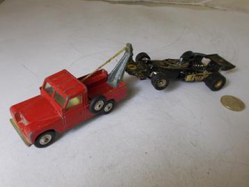 1966 Corgi Toys 477 LAND ROVER + CT 154 JPS F1 (Opknappers) beschikbaar voor biedingen