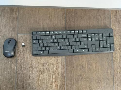 Logitech wireless keyboard K235 en muis M220 1721LZ0JQRN8, Computers en Software, Toetsenborden, Gebruikt, Ophalen of Verzenden