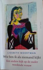 Wie ben ik als niemand kijkt, Ophalen of Verzenden, Zo goed als nieuw, Liesbeth Woertman