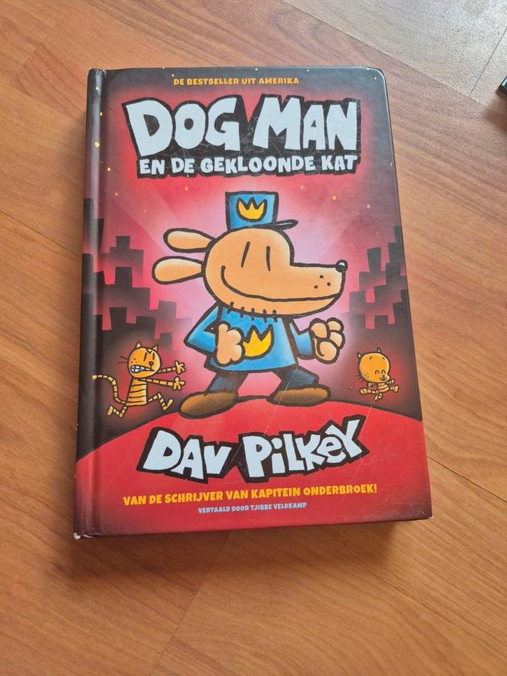 Dav Pilkey - Dog Man en de gekloonde kat, Boeken, Kinderboeken | Jeugd | onder 10 jaar, Zo goed als nieuw, Fictie algemeen, Ophalen of Verzenden