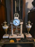 Antieke pendule met marmeren vazen, Ophalen