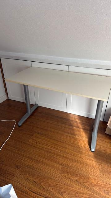 Ikea Galant bureau met kabelgoot (2 beschikbaar) - afbeelding 1
