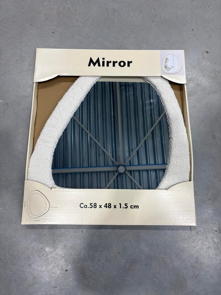 Witte spiegel met teddy stof rand, Huis en Inrichting, Woonaccessoires | Spiegels, Geen, Nieuw, Ophalen of Verzenden, Minder dan 100 cm