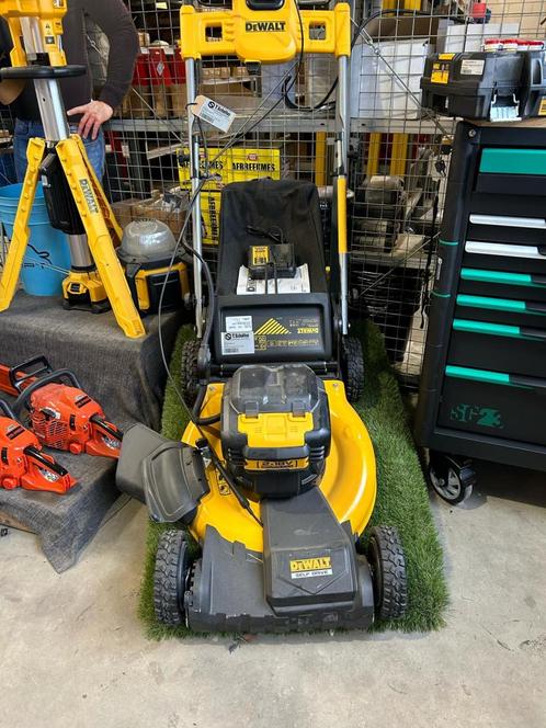 DeWALT Accumaaier DCMWSP564N-XJ 2 X 18V XR, Tuin en Terras, Grasmaaiers, Nieuw, Accu-grasmaaier, 50 cm of meer, Cirkelmaaier, Mulchfunctie