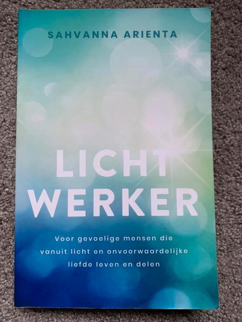 Licht Werker / Lichtwerker - Sahvanna Arienta, Boeken, Esoterie en Spiritualiteit, Zo goed als nieuw, Verzenden