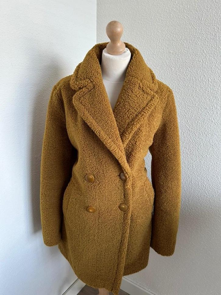 King Louie maat 40 Fluffy teddy jas mosterd 2710, Kleding | Dames, Jassen | Winter, Zo goed als nieuw, Maat 38/40 (M), Geel, Ophalen of Verzenden
