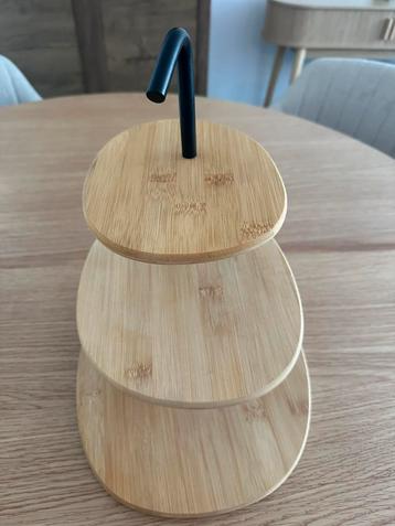 Zgan houten etagere beschikbaar voor biedingen