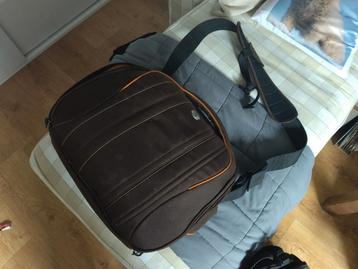 Grote cameratas schoudertas bruin/Oranje beschikbaar voor biedingen