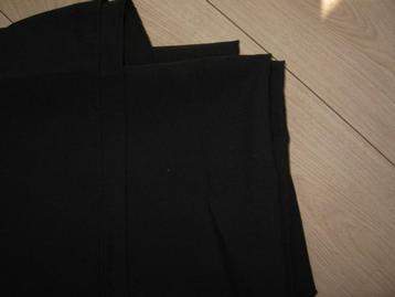 Groot kreukvrij diep zwarte lap stof 445 x 155 cm €15.00. beschikbaar voor biedingen