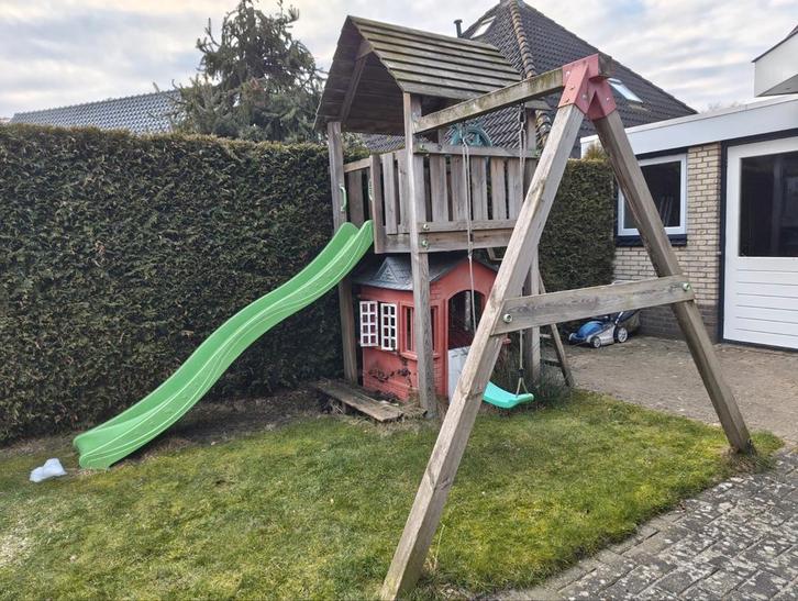 Speeltoren met glijbaan en schommel, Kinderen en Baby's, Speelgoed | Buiten | Speeltoestellen, Gebruikt, Glijbaan, Klimwand, Schommel