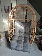 Rotan Ei Stoel met Kussen, Huis en Inrichting, Stoelen, Bohemian, Ophalen of Verzenden, Zo goed als nieuw, Riet of Rotan