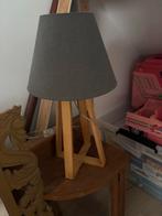 Grijze Lamp met Houten Onderstel, Huis en Inrichting, Lampen | Hanglampen, Ophalen, Zo goed als nieuw, Stof, 50 tot 75 cm