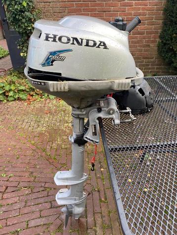 Defecte Buitenboordmotor Honda 2.3PK - Onderdelen beschikbaar voor biedingen