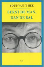 Eerst de man, dan de bal / Youp van 't Hek - 1e druk - 1993, Verzenden, Gelezen, Lopen en Fietsen