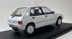 Jsn MCG 1:18 Peugeot 205 1984 wit, Hobby en Vrije tijd, Modelauto's | 1:18, Overige merken, Model Car Group, -, -