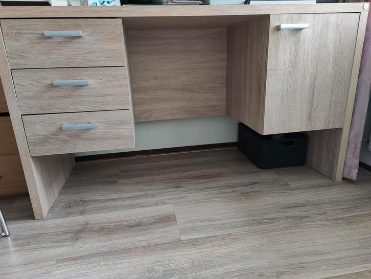 Mooi bureau, Huis en Inrichting, Bureaus, Zo goed als nieuw, Bureau, Ophalen