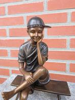 JONGEN MET PET / bronzen beeld, Ophalen of Verzenden