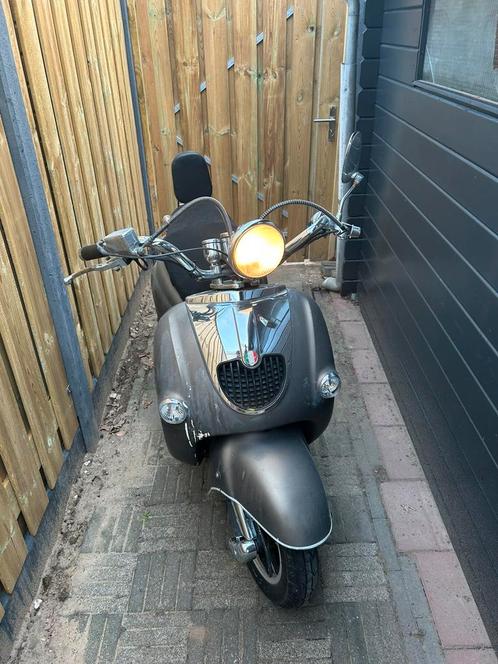 Iva venice scooter uiterlijk opknapper, Fietsen en Brommers, Snorfietsen en Snorscooters, Gebruikt, Overige merken, Benzine, Ophalen