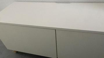 Een wit ikea besta meubel - afbeelding 2