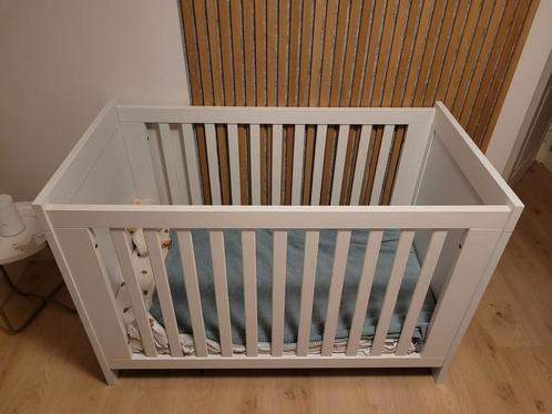 Kinderbed wit (afmeting 125 x 65 x 85), Kinderen en Baby's, Kinderkamer | Complete kinderkamers, Gebruikt, Jongetje of Meisje