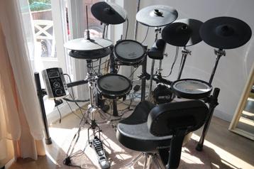 Roland TD-9 met veel extra's beschikbaar voor biedingen